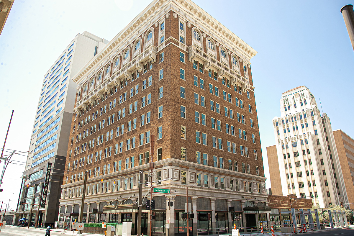 Luhrs Hotel